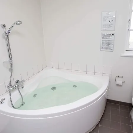 8 Person In Nysted-by Traum *